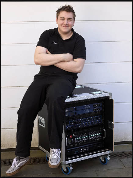 Coco von COLIGHT&SOUND mit einem Signal-Distribution-Rack